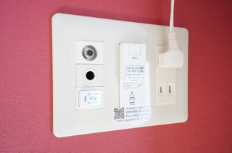 【設備】 | グラッツェ櫻乃邸 | スマホでもパソコンでもインターネット + Ｗｉ-Ｆｉを無料に！ 入居後即利用可能！ホームページ閲覧や音楽・ゲームのダウンロード、大容量の動画視聴も快適に楽しめます。