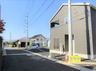 【前面道路含む現地写真】 | 前面道路含む現地写真です