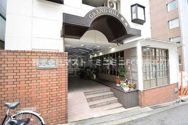 グランドヒル船越のエントランス