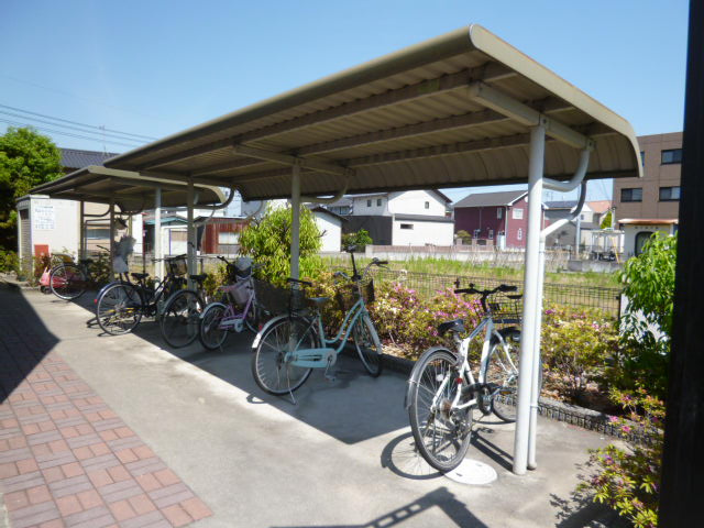 総社市溝口のアパートのその他共用部分|自転車置き場