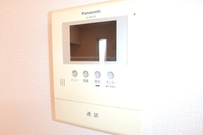 【トイレ】 | クウラージュ E棟 | スペースの取れないトイレには備え付けの収納が嬉しいですね♪