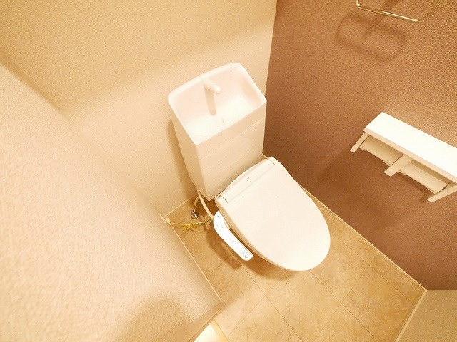 マリオ今国府町Ｂのトイレ|落ち着いた色調のトイレです