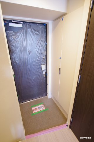 プレサンス新大阪イオリア　仲介手数料無料の玄関