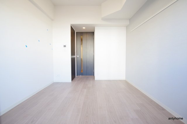 プレサンス新大阪イオリア　仲介手数料無料の居間・リビング
