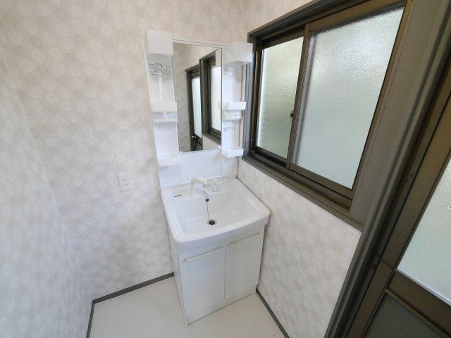 鈴蘭台東町2丁目戸建の独立洗面台