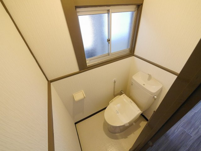 鈴蘭台東町2丁目戸建のトイレ