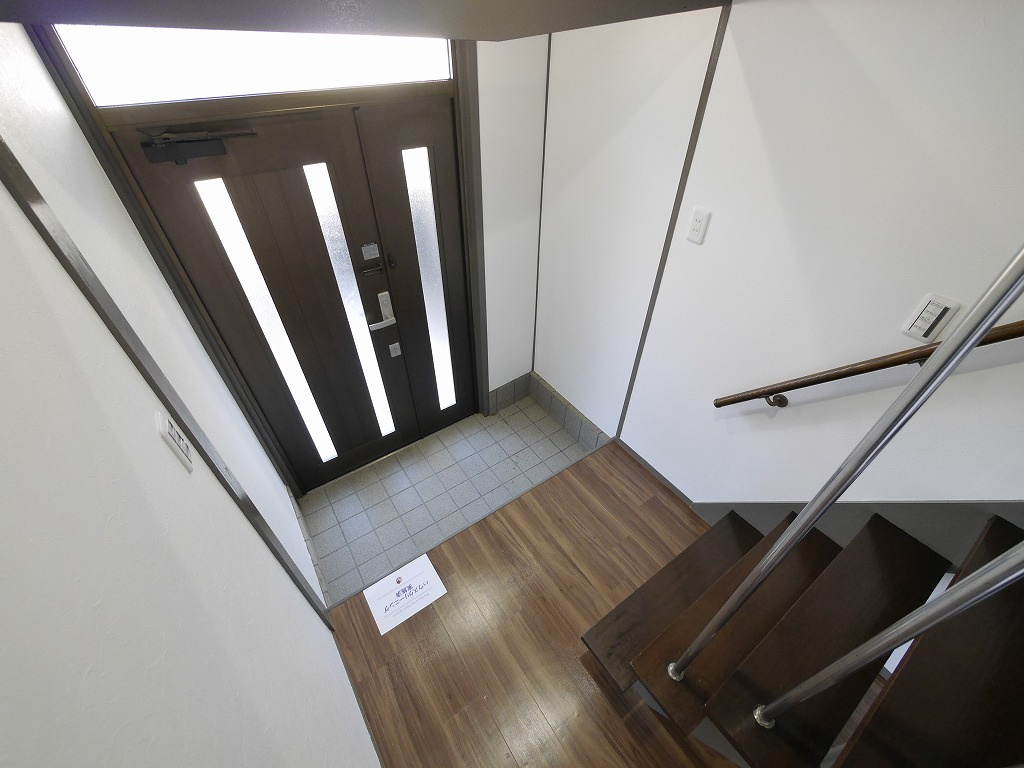 鈴蘭台東町2丁目戸建の玄関