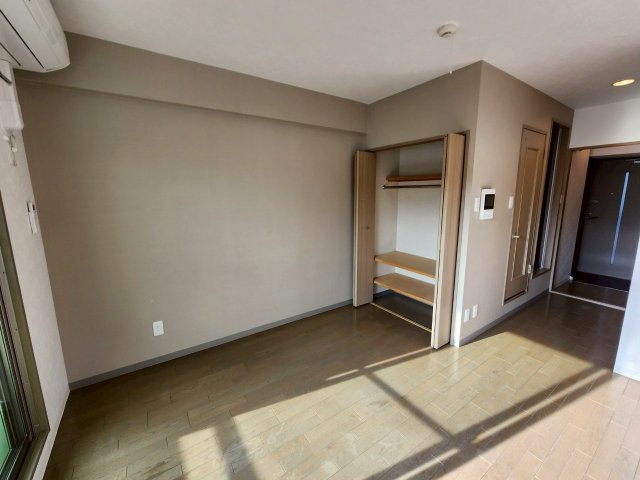 ディアコート八木の内装|エアコン付きの洋室7.6帖