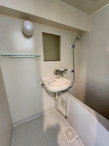 ディアコート八木の浴室|洗面スペースありのバスルーム