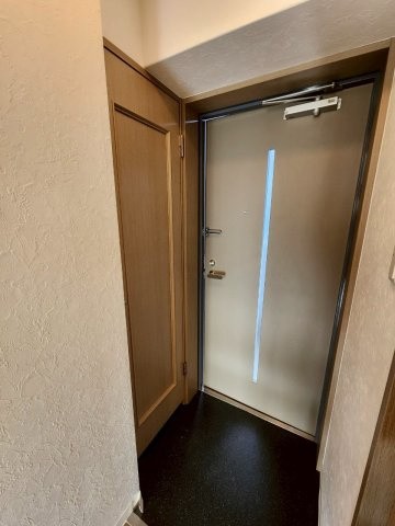 ディアコート八木の玄関|大容量の収納を備えた玄関