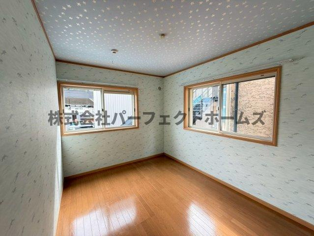 私部西4丁目戸建　賃貸の洋室|コンパクトで使いやすい洋室です