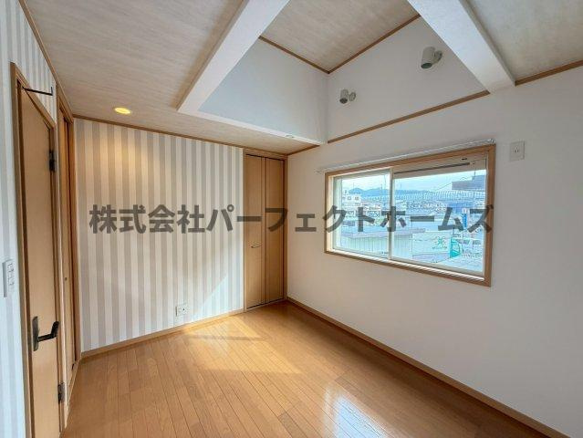 私部西4丁目戸建　賃貸の洋室|明るい洋室です