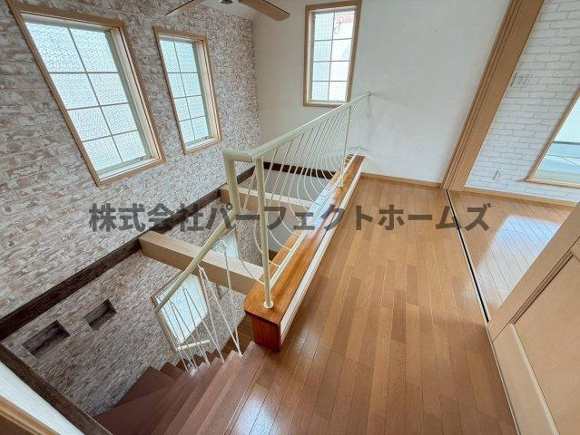 私部西4丁目戸建　賃貸の内装|明るい色調の室内です