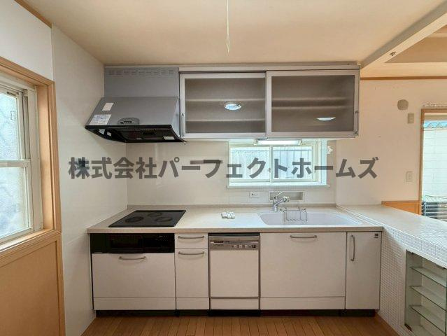 私部西4丁目戸建　賃貸のキッチン|コンパクトなキッチンで掃除もラクラク