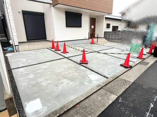 明石市西新町１丁目　新築戸建の駐車場