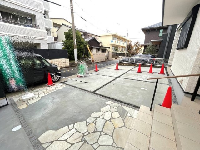 明石市西新町１丁目　新築戸建の駐車場
