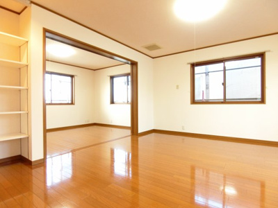 【洋室】 | Ａｎｇｅ　Ｇａｒｄｉｅｎ | ２階の洋室２部屋は広げても仕切っても使えます。