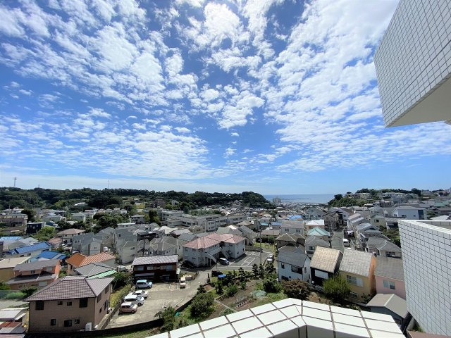 海見え！シーサイドヒルズ・ノバ南葉山7階　バルコニーより海を臨む