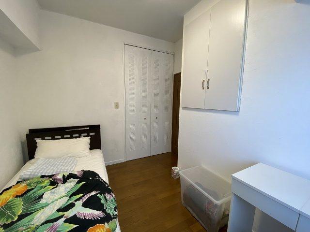 海見え！シーサイドヒルズ・ノバ南葉山7階　バルコニーより海を臨むの洋室|白を基調にした洋室