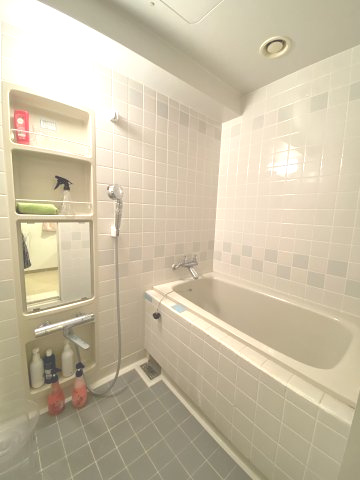 海見え！シーサイドヒルズ・ノバ南葉山7階　バルコニーより海を臨むの浴室