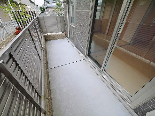 オートルフォワ・パレの庭|広いテラスはお洗濯にも重宝します