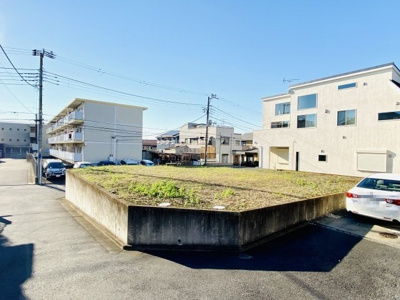 【前面道路含む現地写真】 | ◇湘南台アドレス７５坪南西角地◇藤沢市湘南台２丁目／建築条件なし売地 | 開放感抜群の南西角地です！ボリュームのある建物や広々したお庭など、こだわりのプランが実現できます！