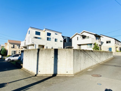 【前面道路含む現地写真】 | ◇湘南台アドレス７５坪南西角地◇藤沢市湘南台２丁目／建築条件なし売地 | 南西より