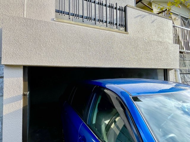 大野城市つつじケ丘の駐車場|カローラフィールダーを駐車しています。
セダンタイプなどは駐車可能です。