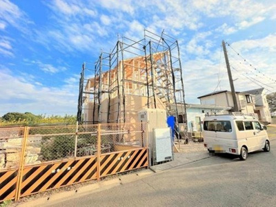 【前面道路含む現地写真】 | ◇日々の疲れを癒す自然豊かな住環境◇リビング床暖房／３LDK+LOFT／駐車２台可／藤沢市遠藤 | ほのぼのとした住環境は陽当たり・風通しも良く静かで穏やかな気持ちで住まうことが出来ます(^^♪緑も多く開放的な住宅地です。
