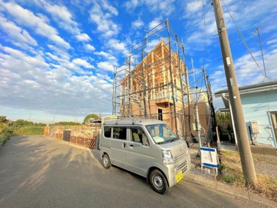 【外観】 | ◇日々の疲れを癒す自然豊かな住環境◇リビング床暖房／３LDK+LOFT／駐車２台可／藤沢市遠藤 | ほのぼのとした住環境は陽当たり・風通しも良く静かで穏やかな気持ちで住まうことが出来ます(^^♪緑も多く開放的な住宅地です。