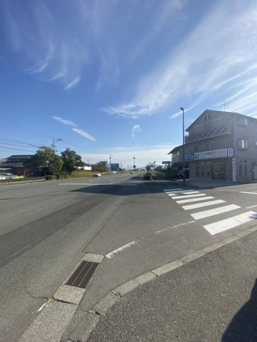【前面道路含む現地写真】 | 南区御幸西1丁目　 | 平成大通りから南側、田迎木原線沿いの土地です！大きな交差点に面しているので目立ちます！