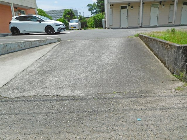 【駐車場】 | 御殿場市神山 売一棟アパート ES04331 | 御殿場市神山　進入口