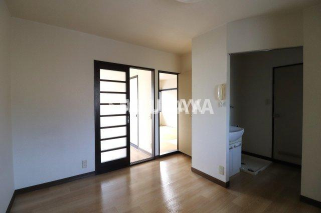 パールハイツ　A棟の居間・リビング|ダイニングキッチン。2022年撮影。現況と異なる場合がございます。