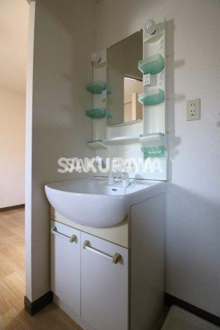 パールハイツ　A棟の独立洗面台|2022年撮影。現況と異なる場合がございます。