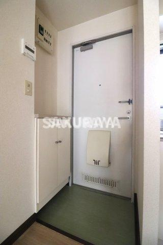 パールハイツ　A棟の玄関|2022年撮影。現況と異なる場合がございます。