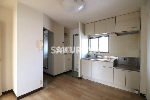 パールハイツ　A棟の居間・リビング|ダイニングキッチン。2022年撮影。現況と異なる場合がございます。