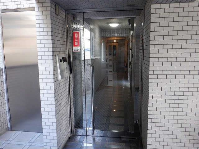 アーベイン田端のエントランス