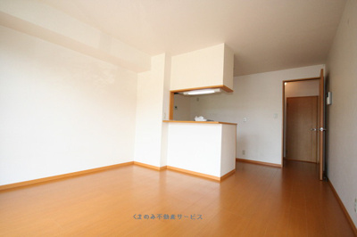 【居間・リビング】 | ソレーユ | おしゃれな居間です
ソレーユ101号室　2009/7/9撮影