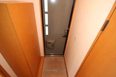 【玄関】 | ソレーユ | 明るい玄関です
ソレーユ101号室　2009/7/9撮影