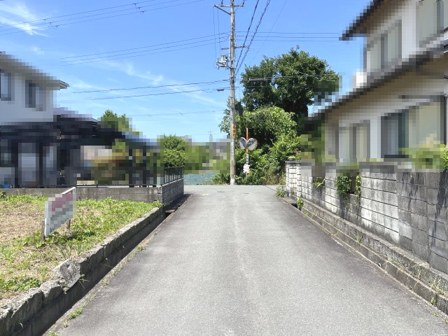 高島市安曇川町青柳48坪土地の前面道路含む現地写真
