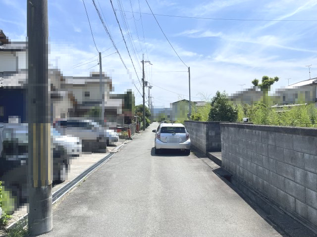 高島市安曇川町青柳48坪土地の前面道路含む現地写真