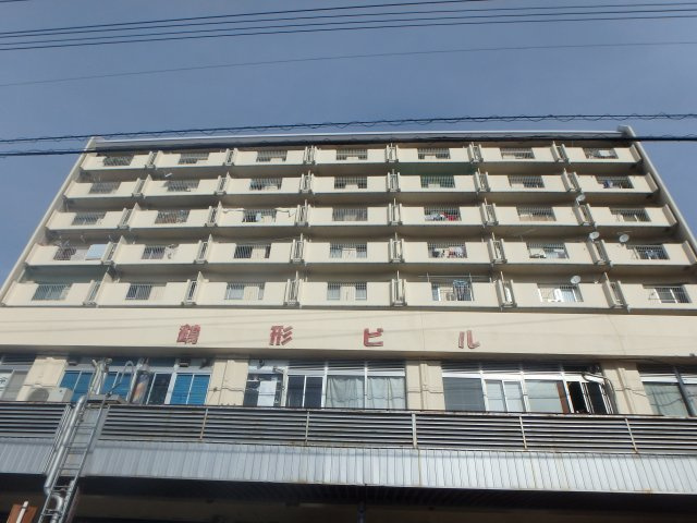 鶴形ビルの外観