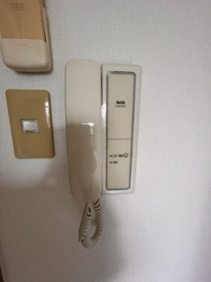 【セキュリティ】 | カーサあわじ | 受話器付きインターフォンです