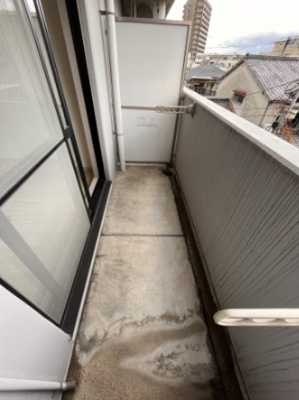 【バルコニー】 | カーサあわじ | 外からの目が気にならないバルコニーで洗濯物が干せます