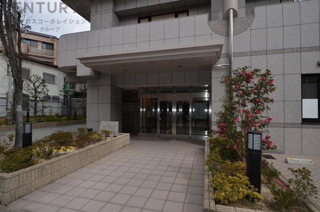 エントランスはオートロックシステム付きで安心です