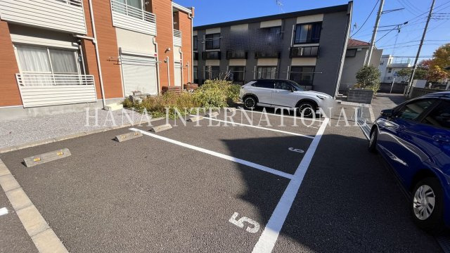 レオパレス日野本町の駐車場