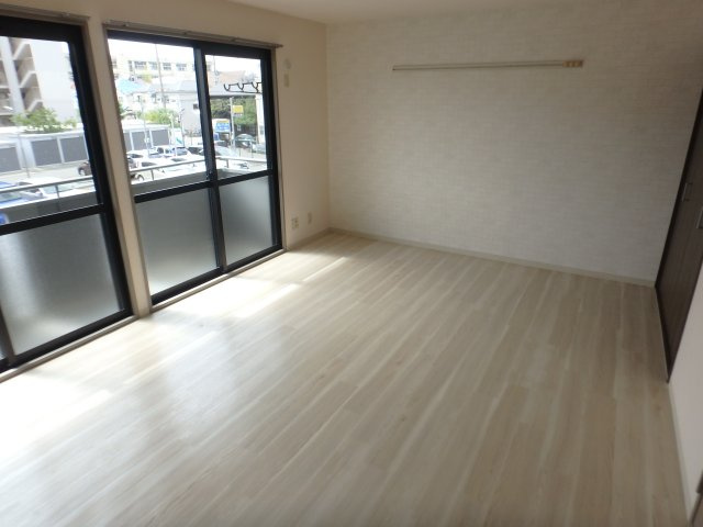 【居間・リビング】 | ティエラ甲東園 | ゆったりとした居間です