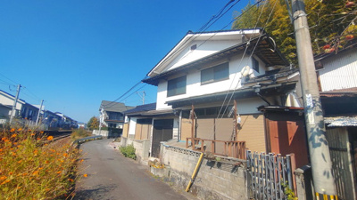 【外観】 | 日高町鳥越貸家 | 外観は落ち着いています
日高町鳥越貸家　2020年12月11日撮影