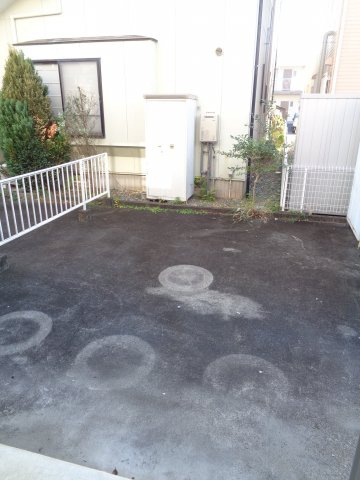 テラスハウスかわぐちAの駐車場