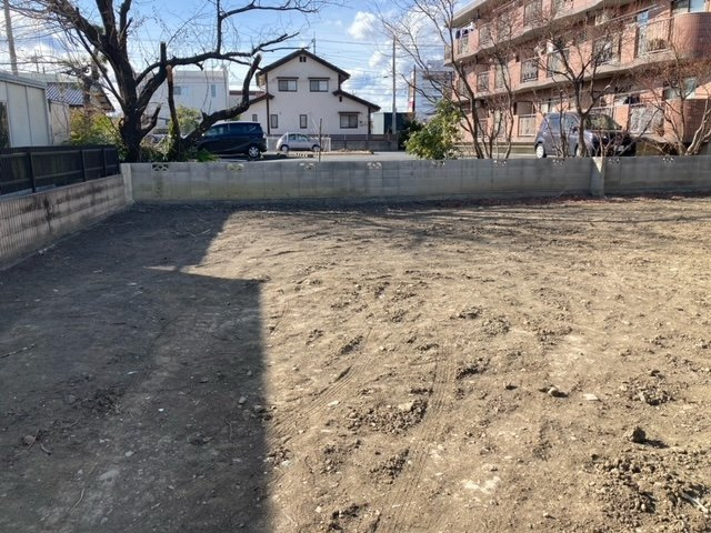 高崎市京目町　売地の前面道路含む現地写真|現況更地です。ご覧の通り、日当たりも良好です。